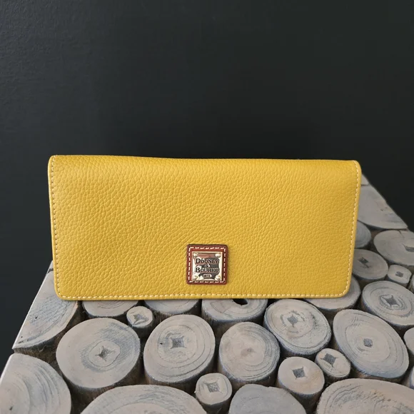 NWT Dooney & Bourke Pebble Grain Leather Wallet - Picture 1 of 4